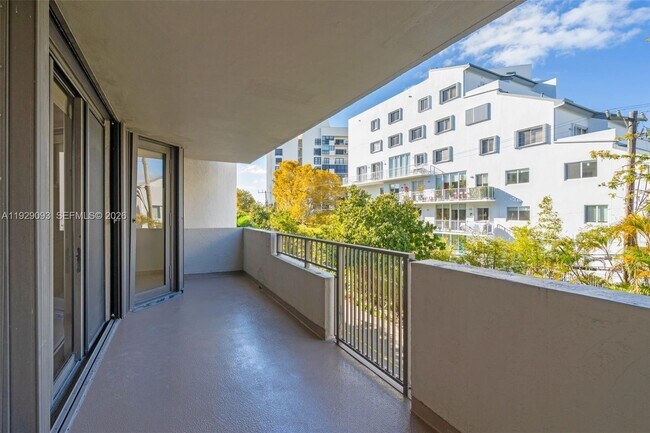 Building Photo - 121 Crandon Blvd