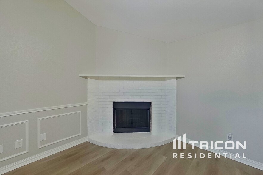 Building Photo - 403 Hollyberry Dr