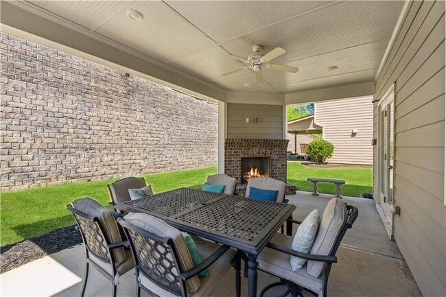 Building Photo - 4050 Danbury Farms Dr