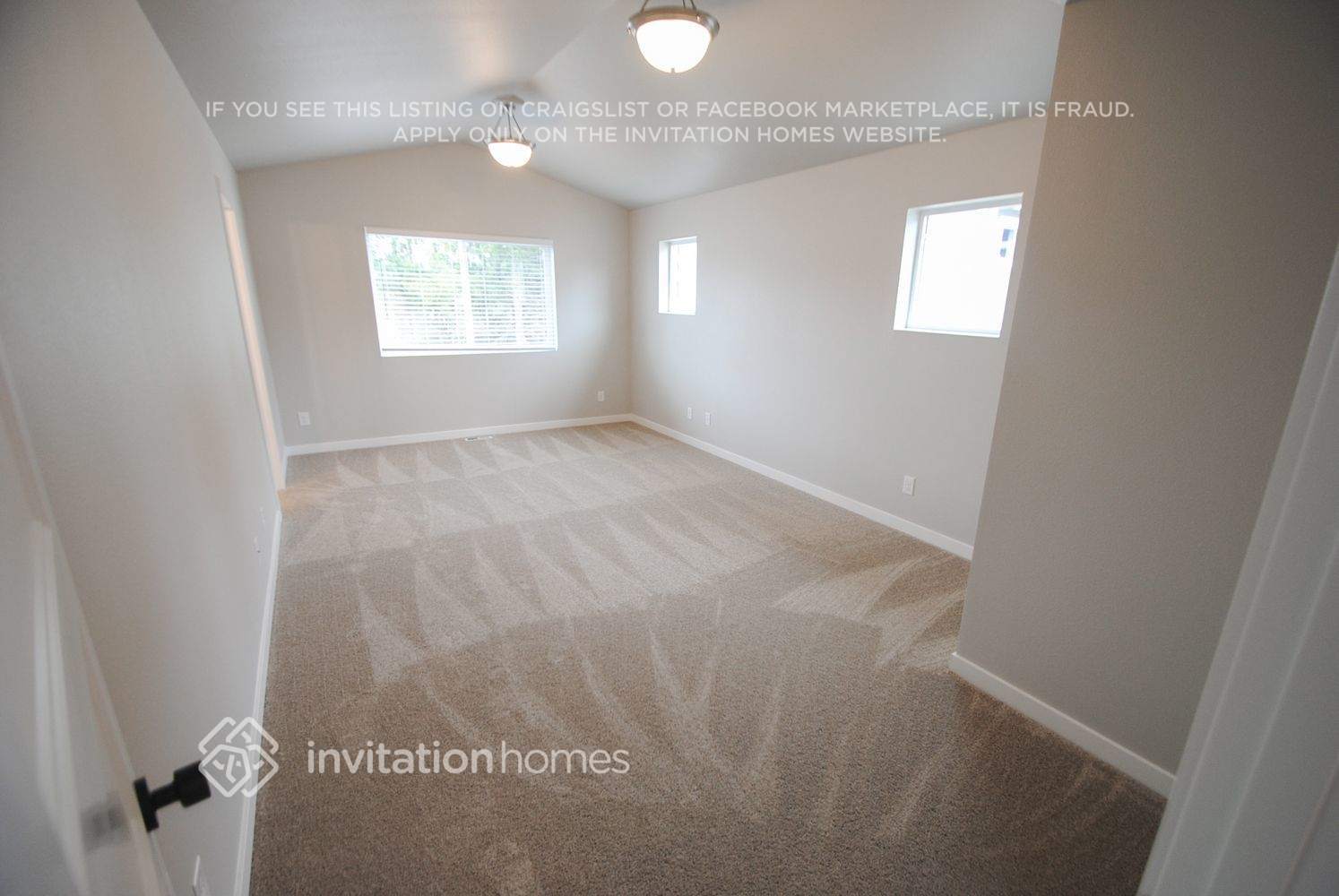 Building Photo - 6113 47th Pl NE