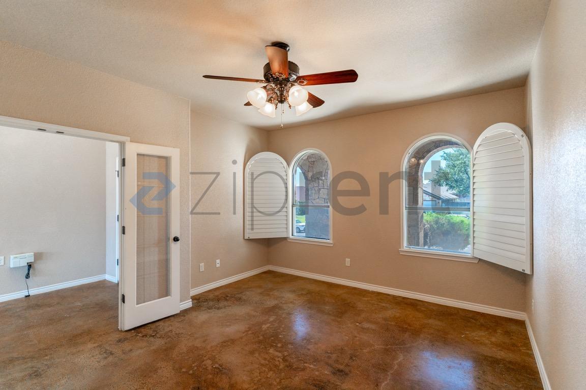 Building Photo - Unit