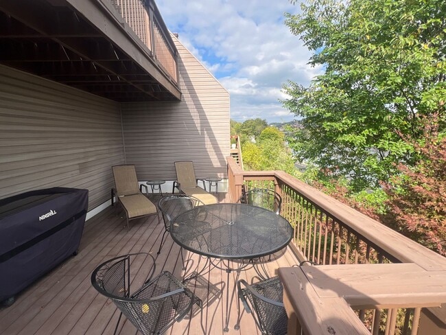 Building Photo - * River Views - Downtown Morgantown - 3 Be...