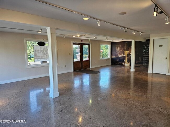 Building Photo - 341 N Market St