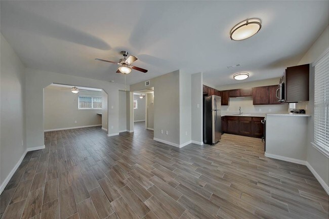 Building Photo - 1109 W 25th St