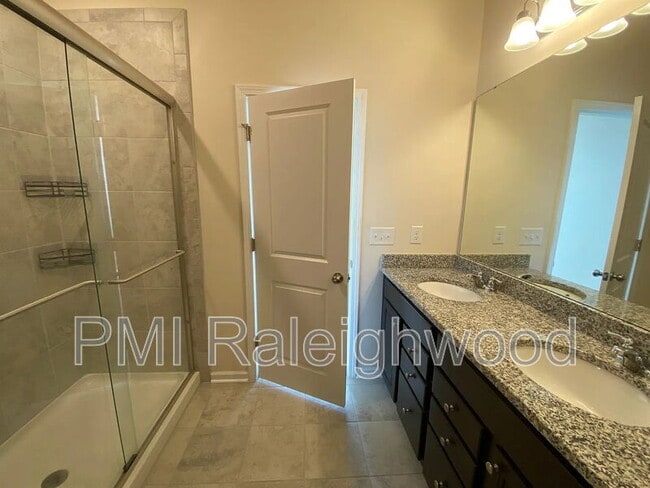 Building Photo - 2124 Fox Chapel Pl