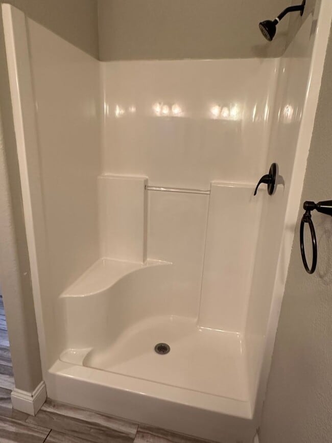 Building Photo - 4 Bedroom 3 Bath 2 Stall Garage in Waynesv...