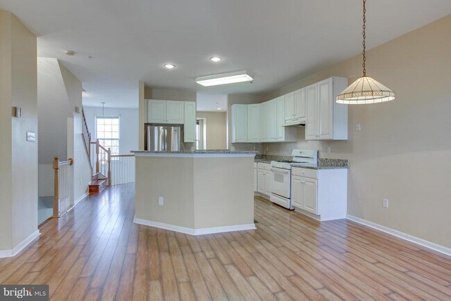 Building Photo - 6042 Blue Point Ct