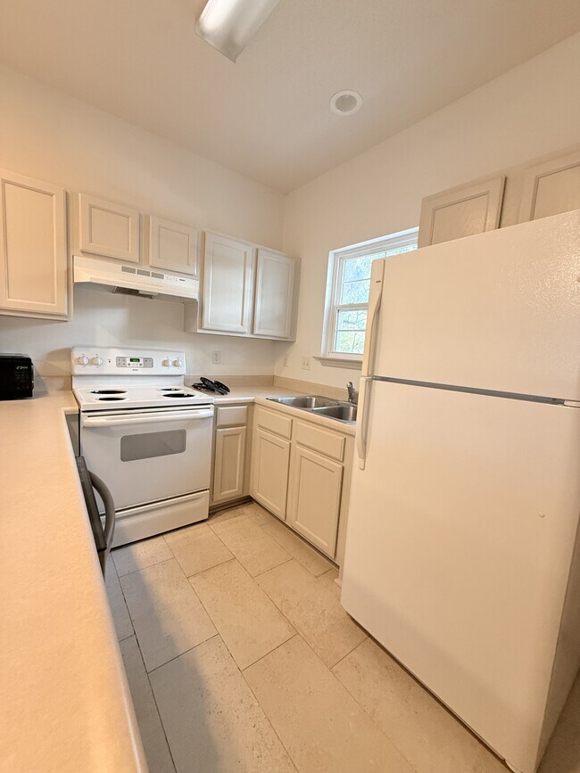 Building Photo - 817 15th St