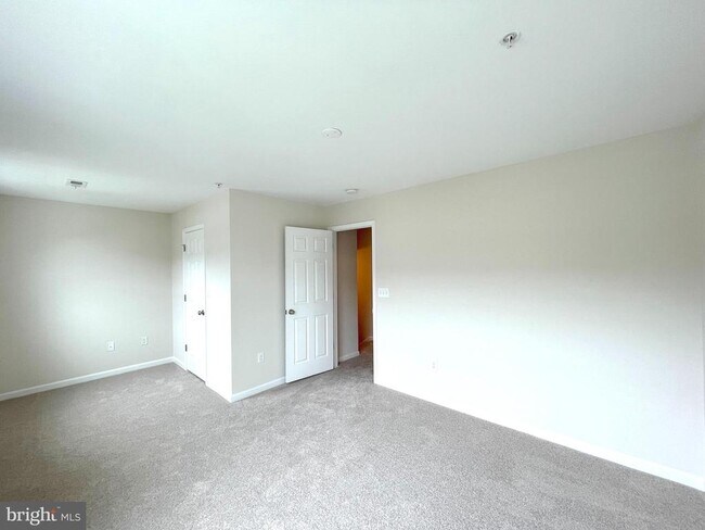 Building Photo - 113 Polo Way