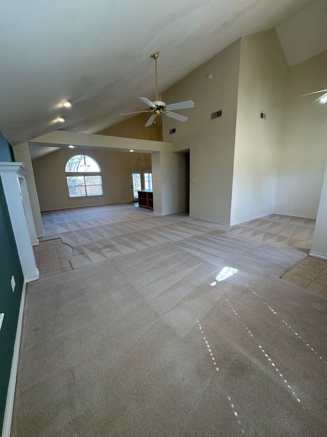 Building Photo - 2 Bed Home Plus Office Space! In Zia School District