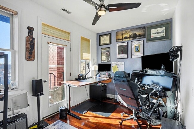 Building Photo - 2222 W Belmont Ave