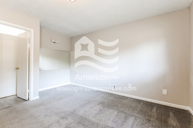 Building Photo - 229 W Canterbury Dr