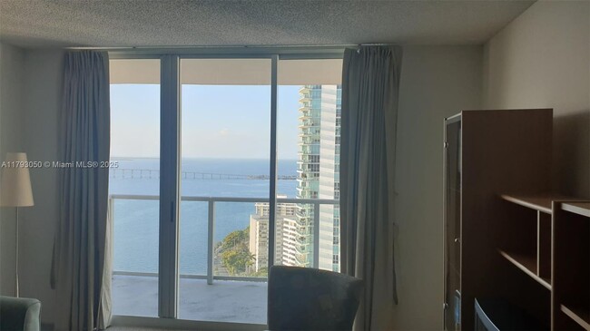 Building Photo - 1155 Brickell Bay Dr