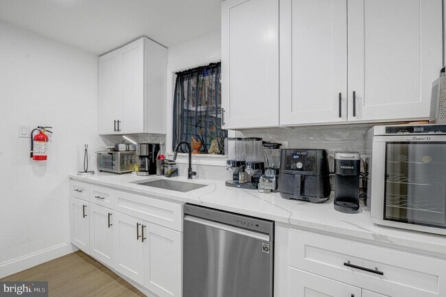 Building Photo - 623 Fitzgerald St