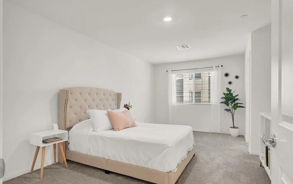 Building Photo - 2766 Atomic Tangerine Way