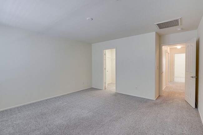 Building Photo - Charming 3-Bedroom Townhome in 89044 with Gated Porch, Walk-In Pantry & Spacious Primary Suite