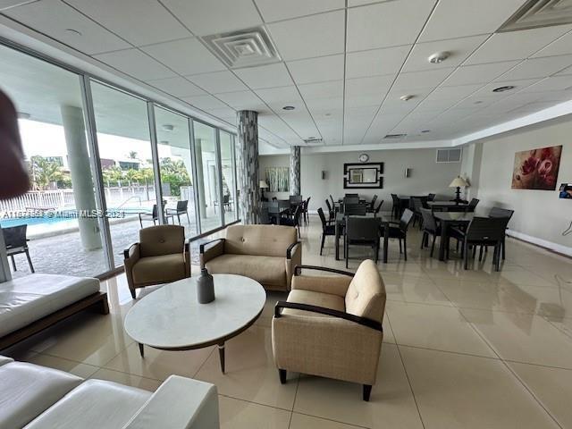 Building Photo - 9500 W Bay Harbor Dr