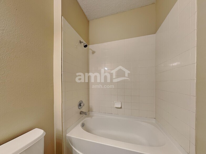 Building Photo - 2475 Breezy Meadow Rd