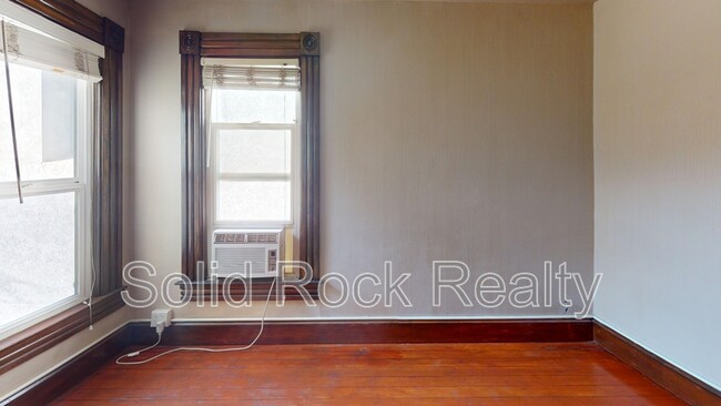 Building Photo - 727 N Weber St