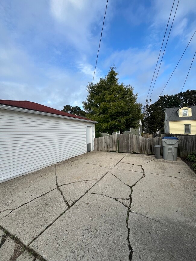 Building Photo - 3775 S Logan Ave