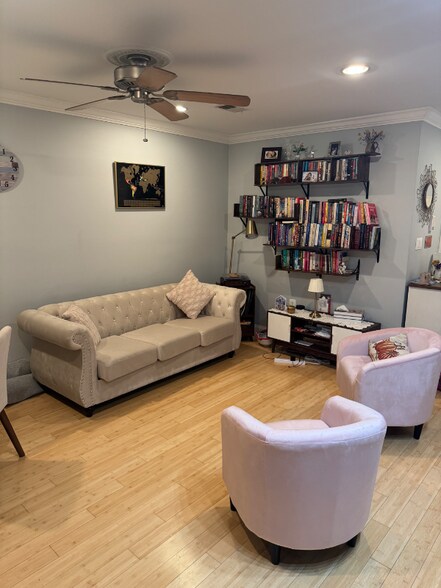 Building Photo - 308 18th Pl NE