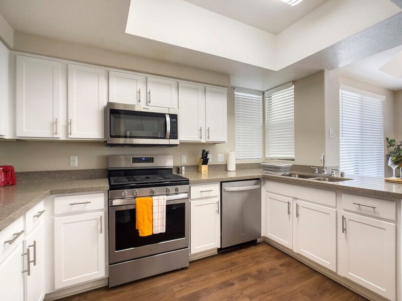 Building Photo - 14201 N 70th Way