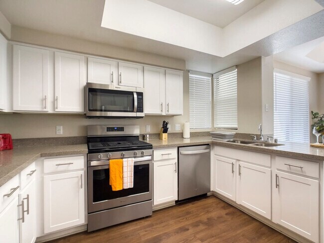 Building Photo - 14201 N 70th Way