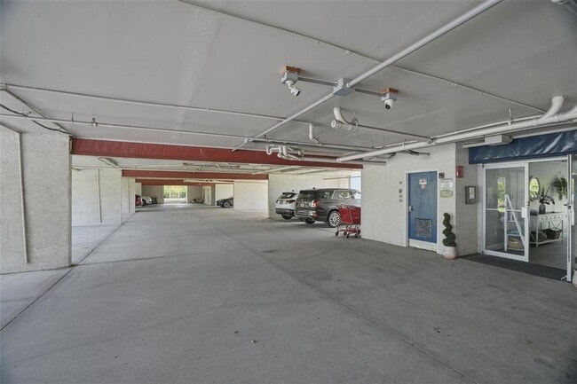 Building Photo - 5557 Sea Forest Dr