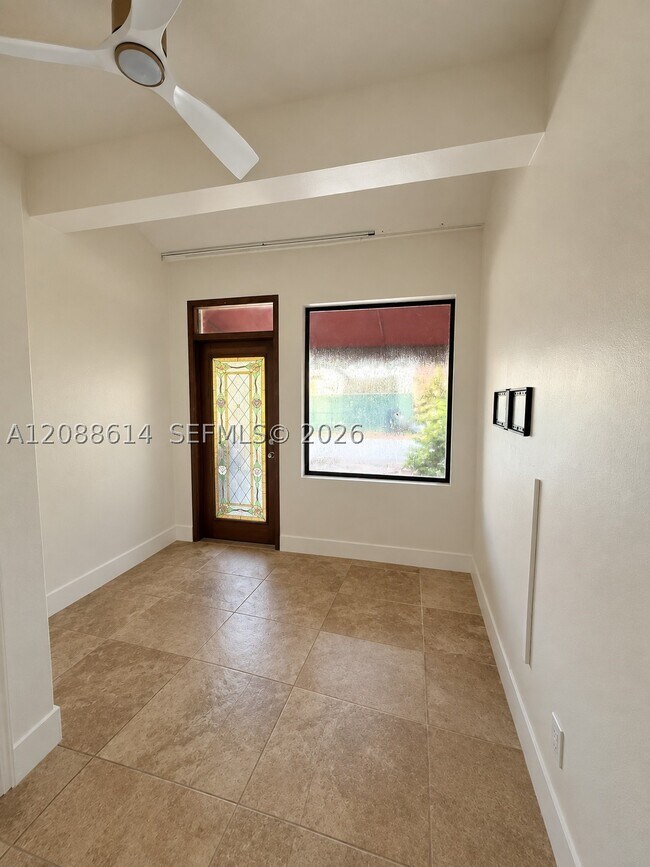 Building Photo - 327 W 28th St