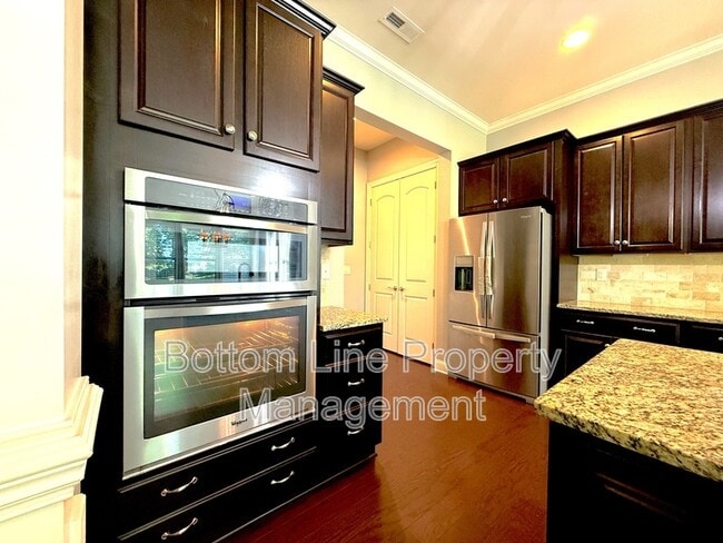 Building Photo - 9006 Blue Ridge Dr