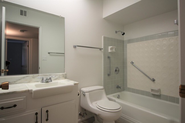 Building Photo - 11417 N 103rd Ave