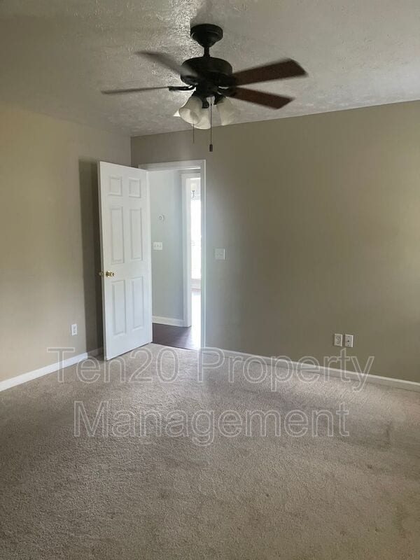 Building Photo - 2234 Birchwood Dr