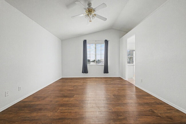 Building Photo - 1295 S Honeysuckle Ln