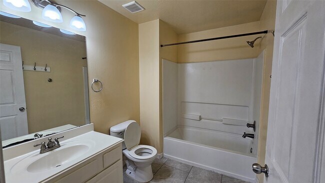 Building Photo - 2320 Shady Pine Dr