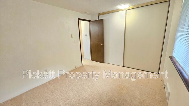 Building Photo - 2870 SE Colusa Ave