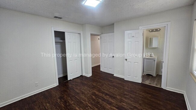Building Photo - 3018 Donna Dr