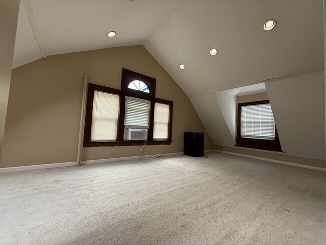 Building Photo - 49 S Allen St