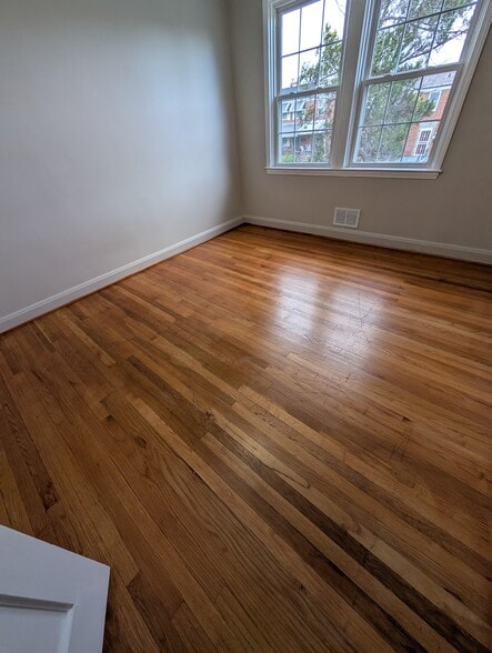 Building Photo - 1410 Dundalk Ave