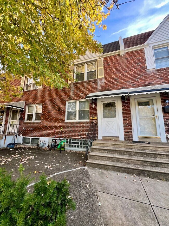 Building Photo - Gorgeous 3-Bedroom Townhome in Ambler! Available NOW! Last Month’s Rent WAIVED up front for quali...