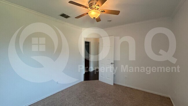 Building Photo - 905 Cedar Creek Dr