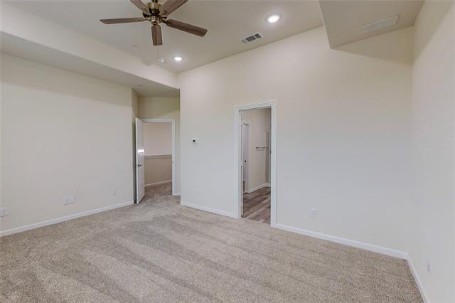 Building Photo - 16062 Doe Lk Dr