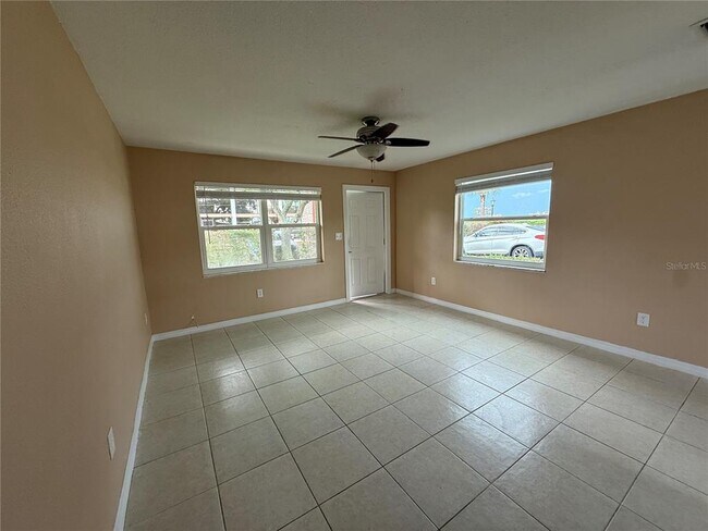 Building Photo - 7057 Sunset Dr S