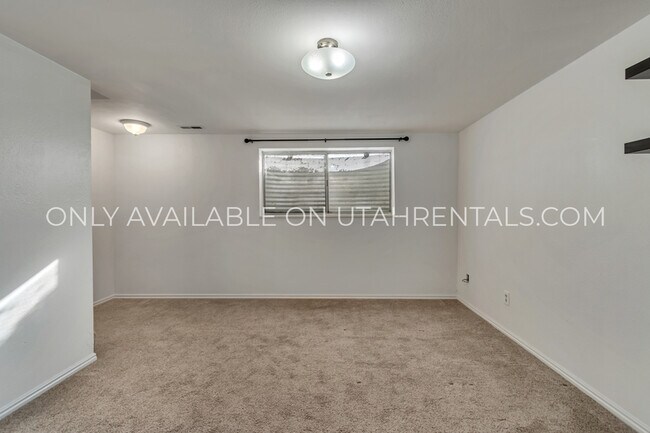 Building Photo - 131 E 500 S