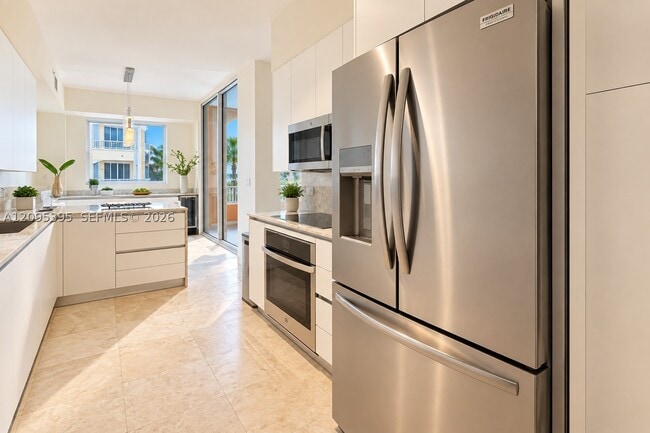 Building Photo - 731 Crandon Blvd