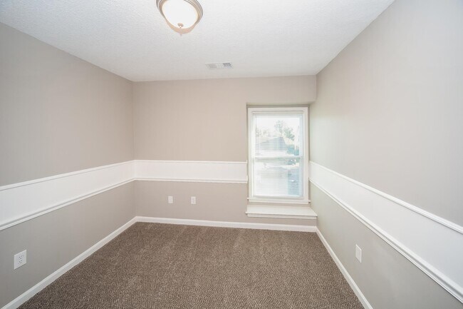 Building Photo - 6602 Meadow Bend Dr