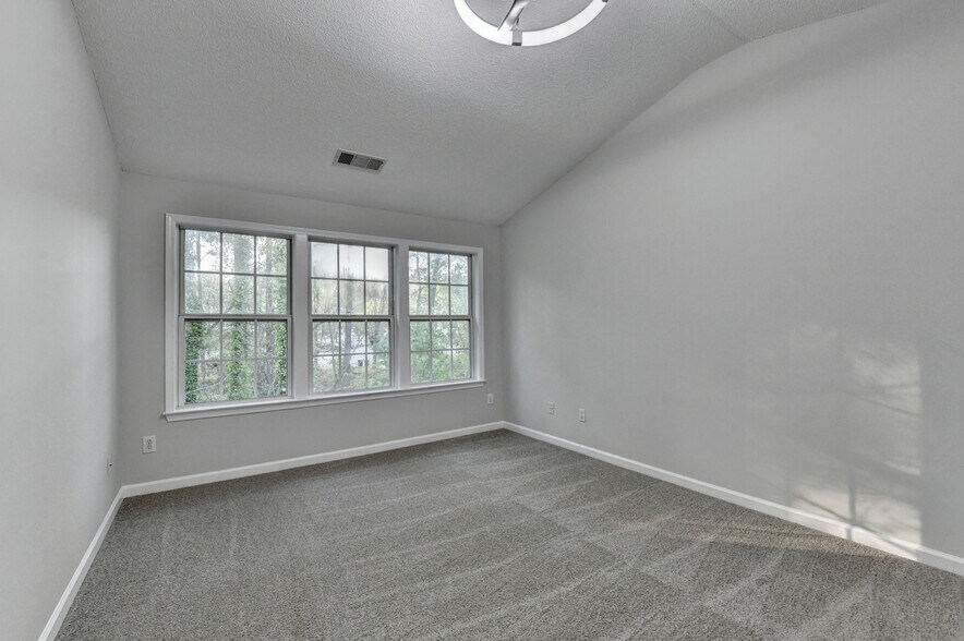 Building Photo - 3415 Oxwell Dr