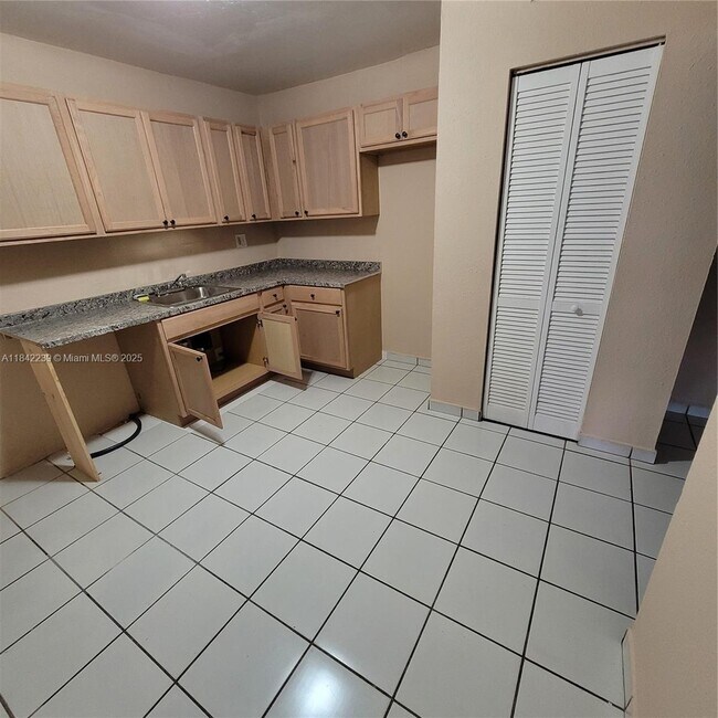 Building Photo - 5100 SW 41st St