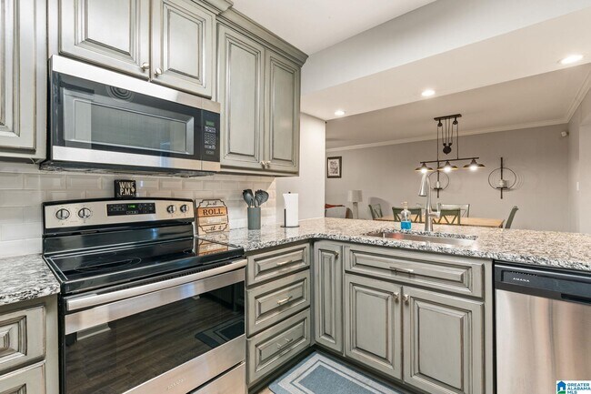 Building Photo - 1909 16th Ave S