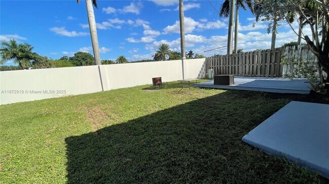 Building Photo - 6952 SW 148 Ln