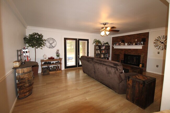 Building Photo - 2107 Tanglewood Rd